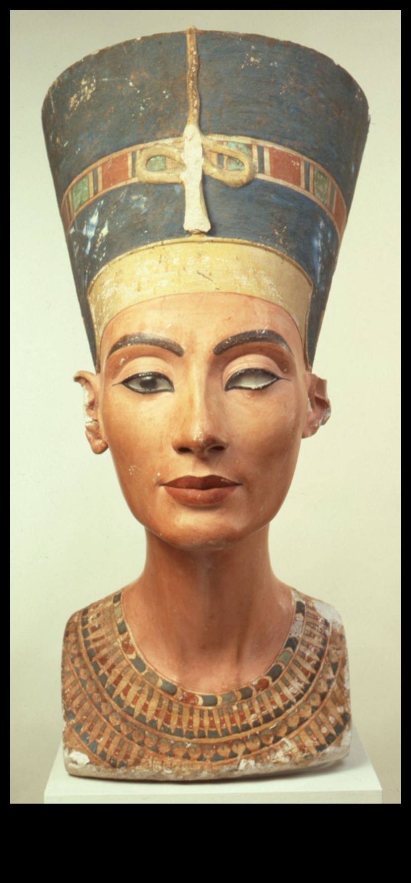 Nefertiti'nin Mirası: Efsanevi Bir Kraliçenin Sanatsal Temsilleri